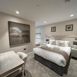 https://the-monochrome-suite-at-ryedale-house.yorkshirehotels.net