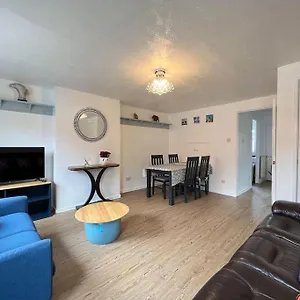 https://cozy-2-bed-townhouse-close-to-city-walls.yorkshirehotels.net